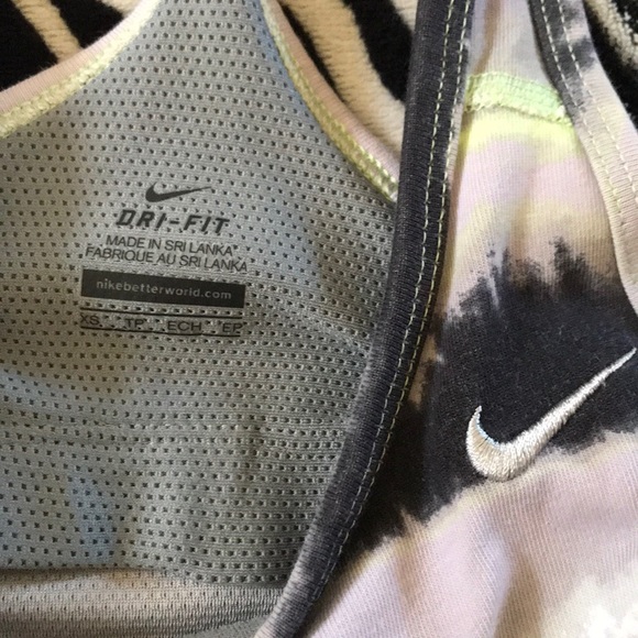 XS Nike tank - Picture 2 of 3